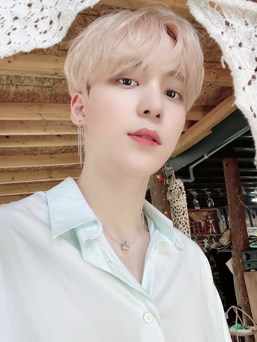 ATEEZofficial's tweet photo. [#윤호] 자연과 함께💐
#ATEEZ #에이티즈 https://t.co/EivLdPVLit
