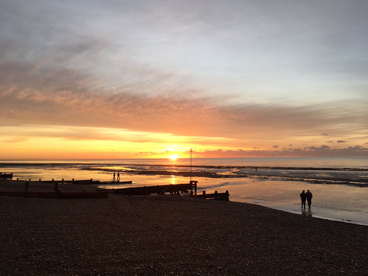 travelsportcopy's tweet photo. Chasing #sunrises again and got one! So good for my #mentalhealth Enjoy this moment from #Worthing @WorthingWave @VisitEngland https://t.co/0UP9UtAjJi