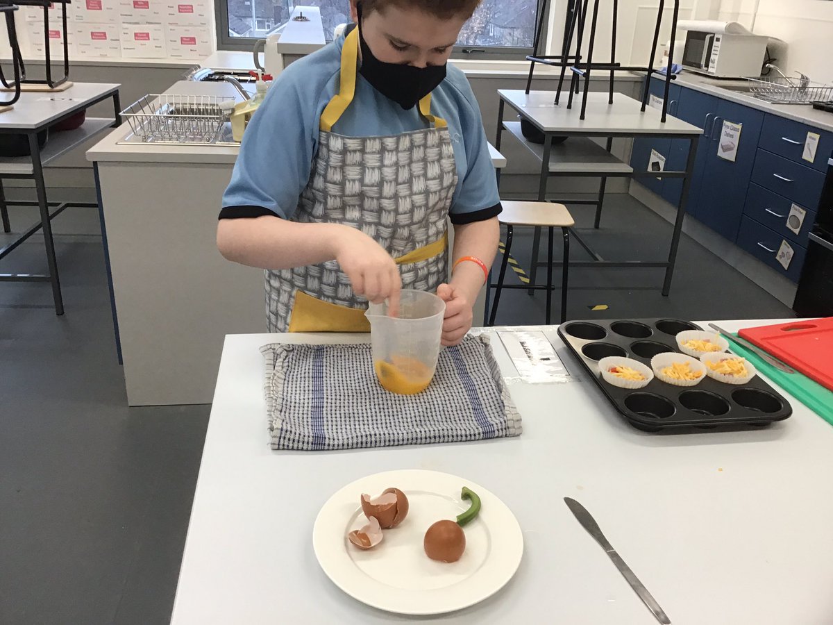 OideAoife's tweet photo. 2nd Year An Riocht students making Healthy Breakfast Egg Muffins yesterday. Great demonstration of transferable skills and food safety and hygiene #HomeEconomics @Kingswoodcc16 @JCTL1LPs_L2LPs https://t.co/vhvgoY6R20