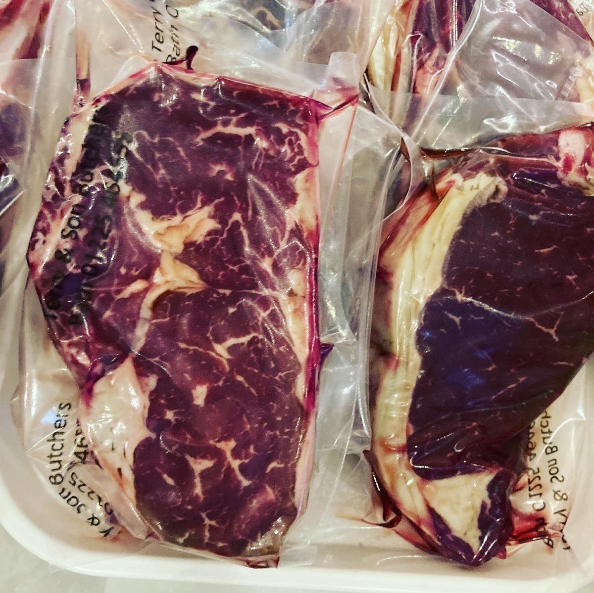 darlingdelibath's tweet photo. We have some great meat in today if your thinking of a roast this weekend! 
1/2 lamb shoulders, beef topside joints, whole chickens and of course some great steaks perfect for a Friday night treat! #shoplocal #treatyourself https://t.co/9D8IZe3bwj