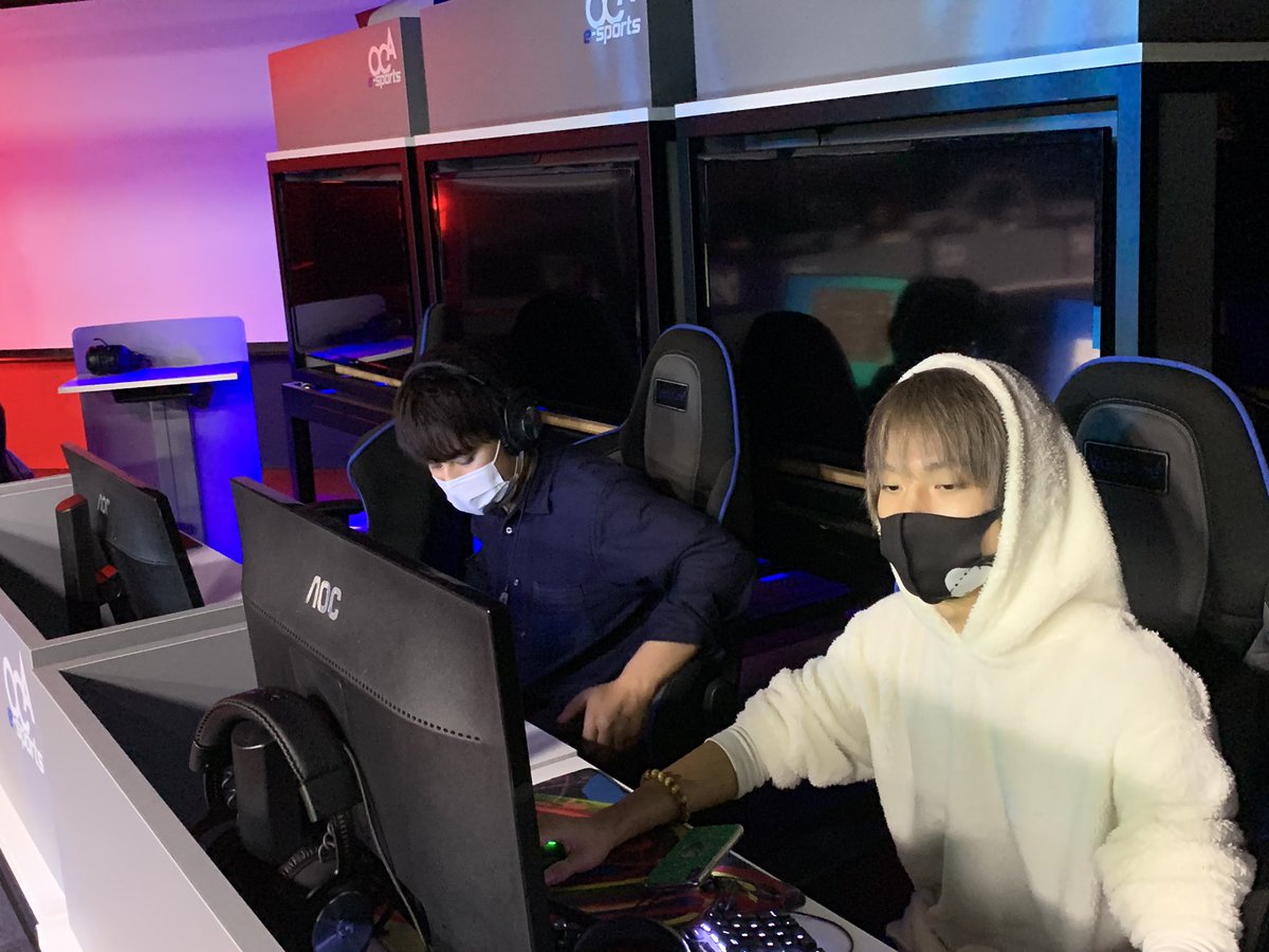 SIRIUSprogaming's tweet photo. OCAさんと交流中
シージで対戦
@raiser_fps 
@frojen_Sirius 
@Gfeed11 
@WoWBLACKWoW 
@laylax_airsoft https://t.co/OjQIPVQLgM