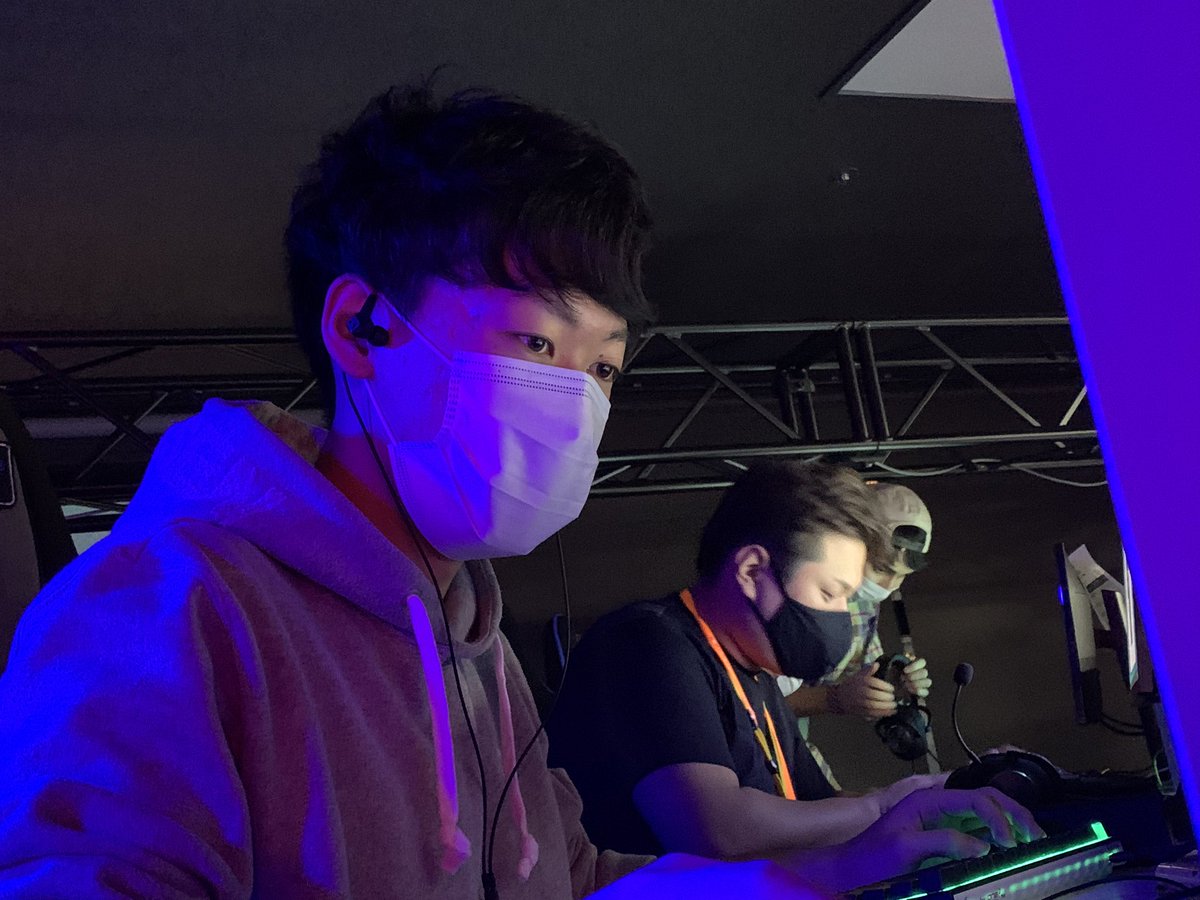 SIRIUSprogaming's tweet photo. OCAさんと交流中
シージで対戦
@raiser_fps 
@frojen_Sirius 
@Gfeed11 
@WoWBLACKWoW 
@laylax_airsoft https://t.co/OjQIPVQLgM