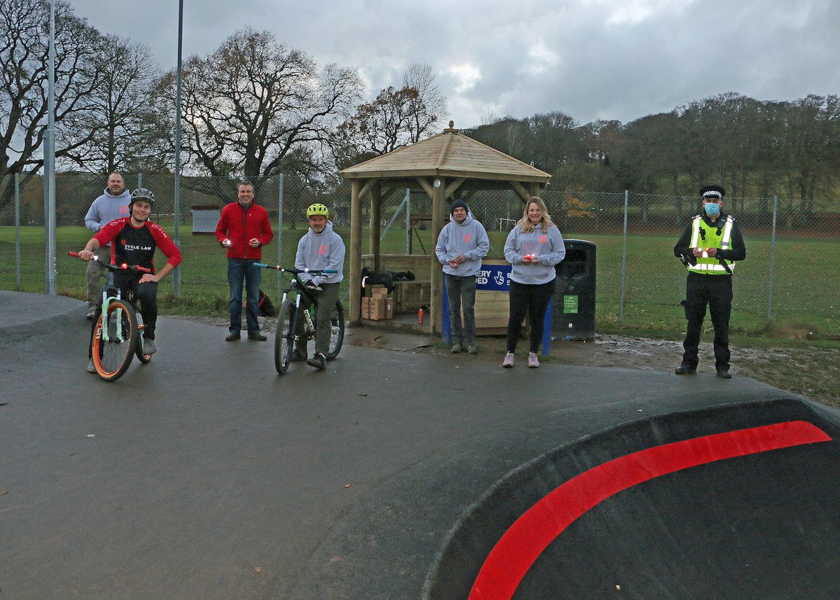 law_cycle's tweet photo. Delighted to be working with @hawickpumptrack and @policescotland ensuring that young #cyclists 🚴🏻‍♀️ travelling to and from the #hawick #pumptrack are able to 'see and be seen' with the aid of front and back bike lights.#LightUp #roadsafety #legalrequirement
https://t.co/r1d6xdwYLF https://t.co/o7AVKJu8oC