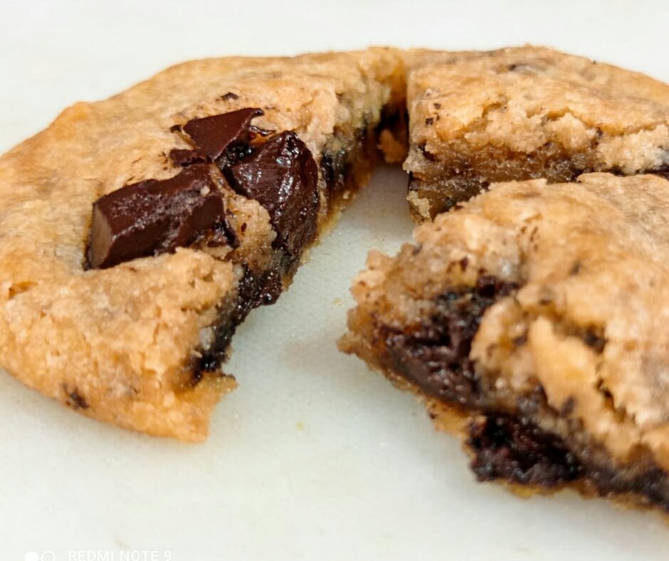 flavoursofmywld's tweet photo. Homemade Eggless Chocolate Chunk cookies
With & Without Oven
Crispy Edges and chewy center
Bakery style cookies at home
https://t.co/eUyZvc7XlP
#youtube #CookieCredit #cookies #homemade #bakeoff #chocochipcookies https://t.co/zJvaGzZfL6