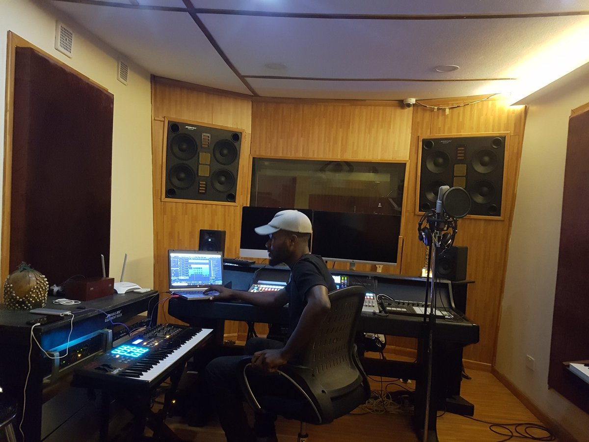 JafJaRkson's tweet photo. I'VE GOT MA DREAMZ RIGHT, LORD PLZ BLESS ME WITH THE GREENLIGHT...
#beleev #alakija #JafJaRkson #MusicTycoon #creative #love #greatness #happiness https://t.co/0xSzrn68SF