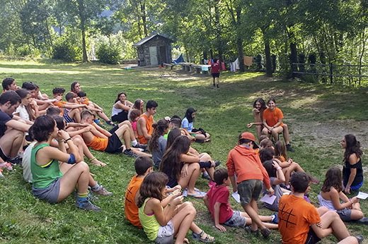 L'escoltisme i els esplais fan una tasca imprescindible i segura.
Eduquen i ho fan des del lleure i els valors.

A l'estiu ho van demostrar. 
Tot el suport  #ElLleureÉsSegur