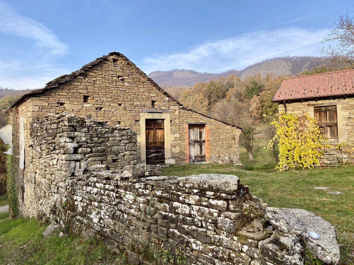 marco_bale's tweet photo. Sabato alle 21 su 12 tv #parma torna #appennino itinerari e #sentieri dedicata al Barigazzo e i borghi della #valceno. @CAI150 #trekking #mountain tutte le puntate disponibili qui: https://t.co/kvjVQ9Z88C https://t.co/lSvIuNrhum