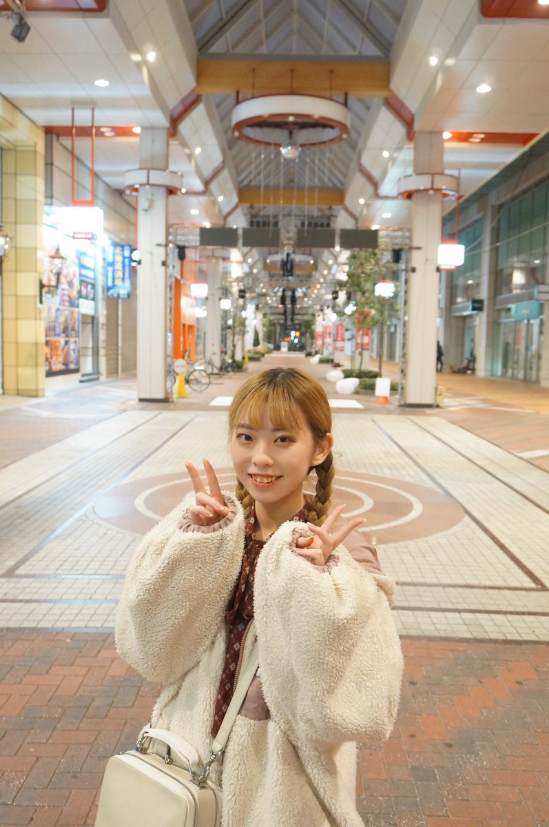MyuFaly's tweet photo. 2020/11/18(水)
村田 姫果さん🌷(@hime_m_29)

萌え袖&amp;ダブルピース✌️😃✌️

#村田姫果💜
#萌え袖
#ひめ💜
#マイドリ3rd
#マイドリOG
#Astoop
#FunFloor
#古町
#ひかりの商店街 https://t.co/K5ALLtbZd8