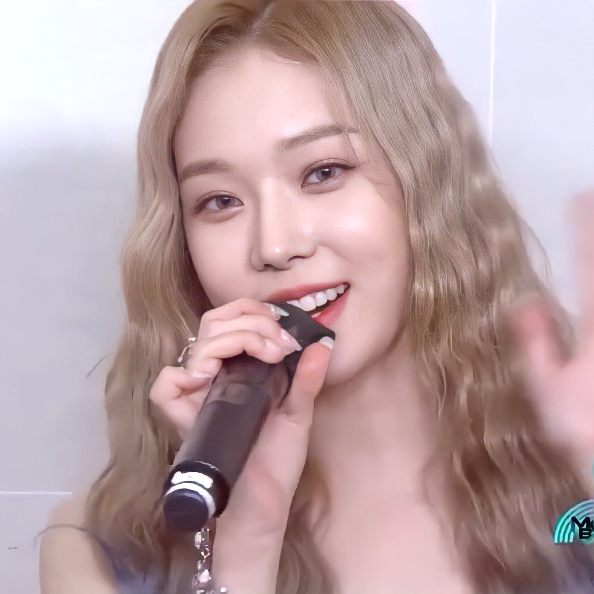 nostalgiacore's tweet photo. a fairy
#윈터 #æspa #에스파 https://t.co/Fx5w59SCBV