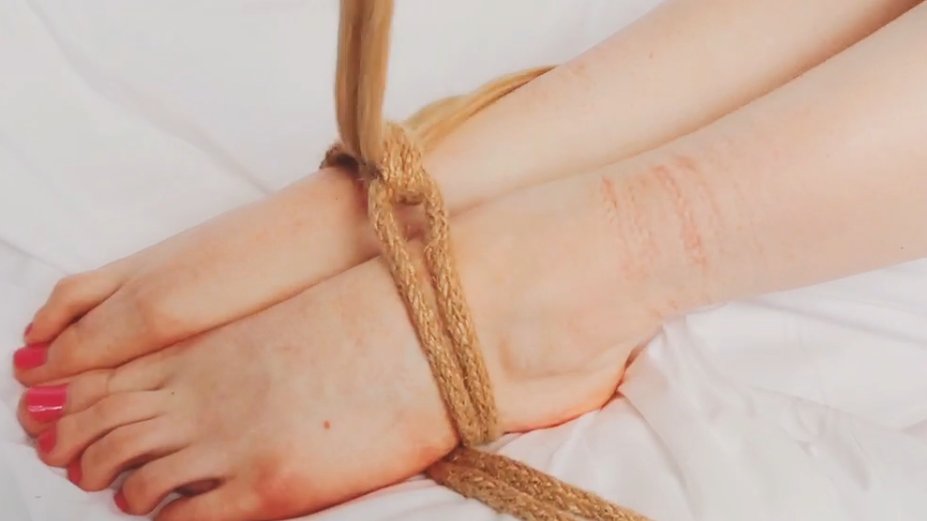 BoundSoles's tweet photo. Because who doesn't like some rope marks?
#rope #ropemarks #feet https://t.co/nYJMy9h6z6