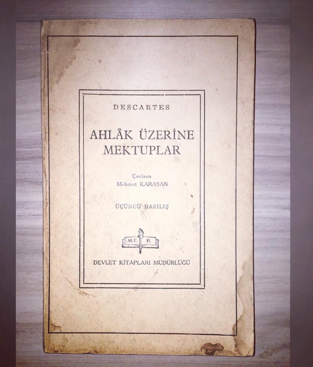 bibliyoman97's tweet photo. "Büyük servet ve bolluk birçok insanı öyle büyüler ve sarhoş eder ki sahip olanlar onlara hükmedeceği yerde onlar kendilerine sahip olanlara hükmederler."
René Descartes

#descartes 
#felsefe 
#kitap 
#kitapalıntıları 

@mavi__ayrac https://t.co/YG8HW1vPBU