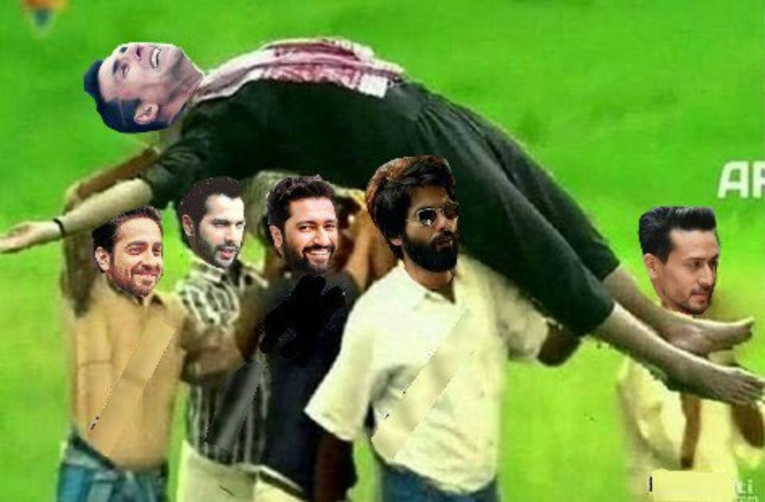 happyforever899's tweet image. Chakki ko Newcomer hi pel diya aur megastar Salmankhan ke sath Clash karne chala hai #AashramChapter2  ke Jada views hai Laxmmi se Boby ne bhi G**nd maarli