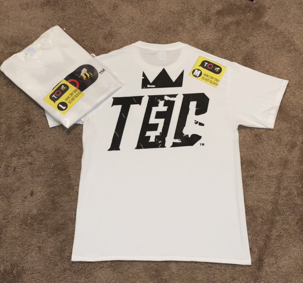 TkeOff_Cherry's tweet photo. ** Available NOW **

NEW 🚀TkeOffBoyClothing “You Buggin” T-Shirts Out Now‼️‼️

DM US.

T💤💤💤👑🚀🦈🎖👑 https://t.co/8XKl7oCZ2o