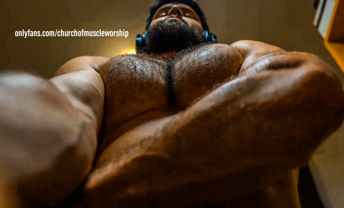 #hairy #alpha #musclegod #bodybuilder #flexing #muscles #muscleworship 🔥🔥