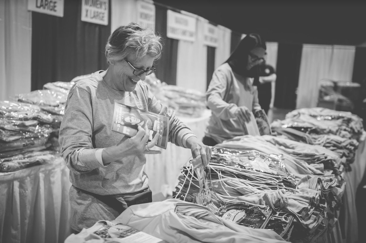 Philly_Marathon's tweet photo. Throwback to EXPO Day!🎉 What's your favorite part about the Expo?🎽
@AACRFoundation @DietzandWatson @RothmanOrtho @dunkindonuts 
#dietzandwatson #runnersforresearch #dunkin #researchsaveslives #Phillymarathon https://t.co/vGqJ5rvPoe
