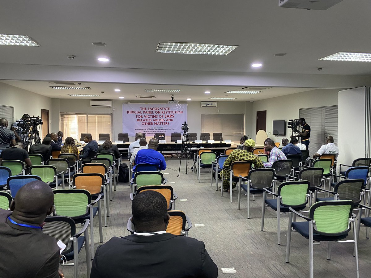 09:46 At the Lagos State  #EndSARS   Judicial Panel of Enquiry on this one month remembrance of the  #LekkiMassacre. A near empty room. The panel registrar is watching a political TV segment from his phone rather loudly. More petitioners have come to submit their letters.  https://twitter.com/editieffiong/status/1328627685363511296