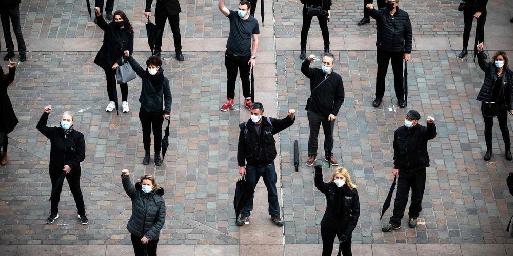Bordeaux : un flashmob pour défendre les petits commerces
sudouest.fr/2020/11/20/le-…
