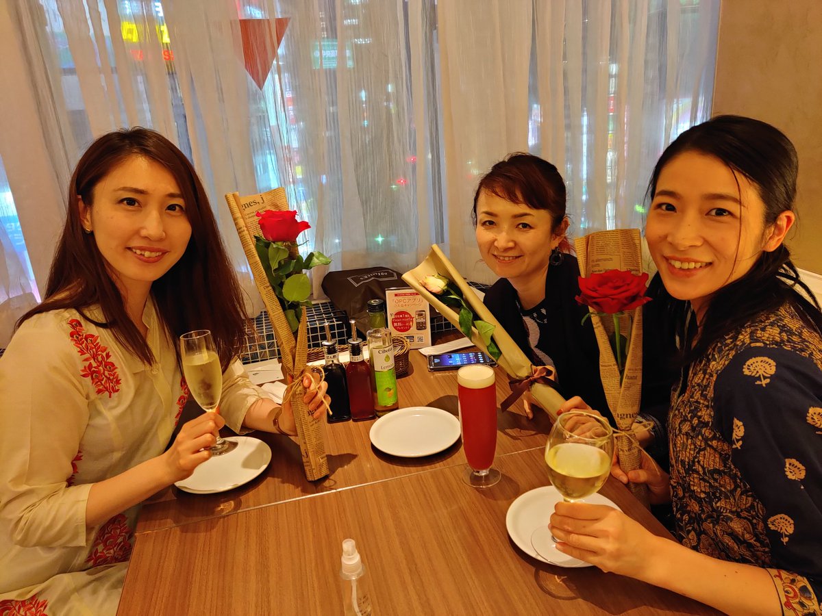 SakiWataishi's tweet photo. #lifeisrose さんのイベントを無事に終えて @ryokoezoe  @TomokoRangorie と打ち上げ〜！ランゴリーブラは24日まで西武池袋の3Fに展示してます🥰 https://t.co/utGq4fkSqu