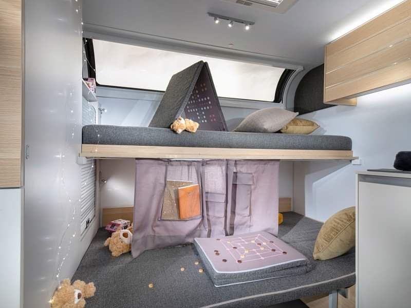 [Los detalles importan] Adora 613 PK.

Nuestro nuevo diseño para familias, 2 adultos y 1-3 niños, todos con camas de 2m. Adria Exclusive Design®.