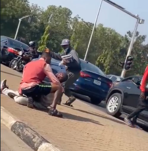 IgboHistoFacts's tweet photo. The country that kills its citizens unabated

Ifeanyi Okereke, a Newspaper vendor was yesterday, Nov. 19, 2020 shot dead by Femi Gbajabiamila security aide in Abuja for NO reason. The deceased wife just gave birth to a 3wks old child. This is sad!

RT till Ifeanyi gets Justice 🙏 https://t.co/8TK06l4oHG
