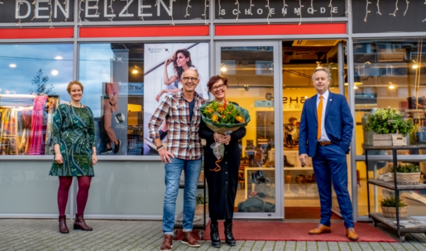 Leiderdorpwkbld's tweet photo. Leiderdorpse ondernemers in het zonnetje op 'Dag van de Ondernemer' -  https://t.co/eQnOdnHtqg https://t.co/k97TZDOCKe