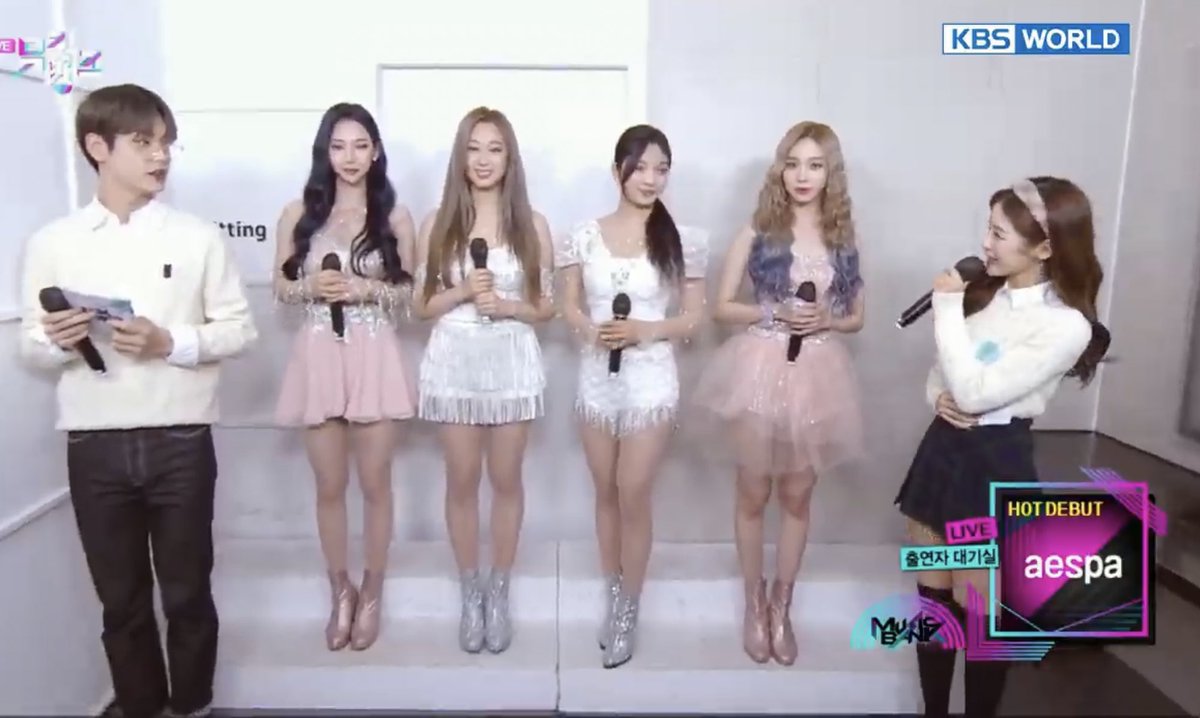 คือเข้าใจมั้ยว่าหนิงหนิงจะต้องทำอะไรสักอย่างที่กุต้องหันไปมอง555555555555555555555555555555555