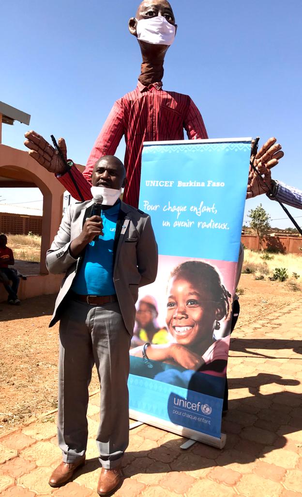 "L’UNICEF sera toujours un partenaire indéfectible, présent et engagé à poursuivre ses efforts et donner à chaque enfant burkinabè la chance de réaliser son plein potentiel."a dit Jean Jacques Tchuentcheu représentant de la Représentante de l' <a href="/UNICEF_Burkina/">UNICEF Burkina Faso</a>💙 #WorldChildrensDay