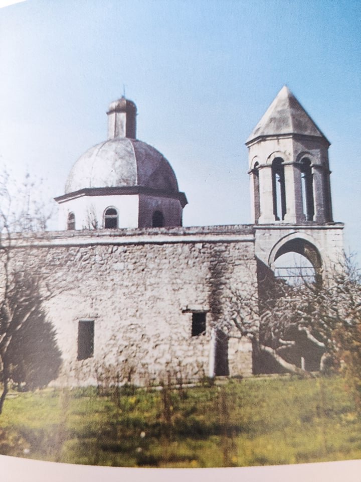 The claim that churches with domes cannot be Armenian is furthermore outrageous, as the oldest Armenian church in  #Baku actually had the same style - a dome and a tower.This "Church of the Holy Virgin" got entirely destroyed in 1992 by  #Azerbaijan, though.