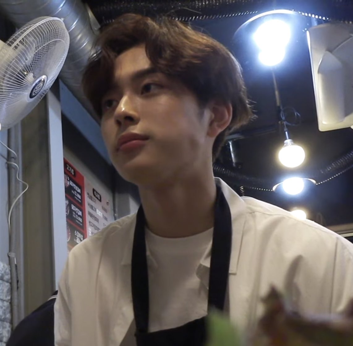 유선호 나이기준 
3-40년 차이 : 동년배
02년생이 69년생에게 : 형