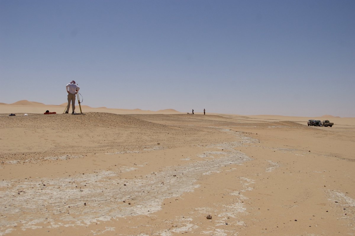 This is how the site looks: the white sediments are lake sediments, stone tools are found in the overlying sediments, more representative of marshy conditions.