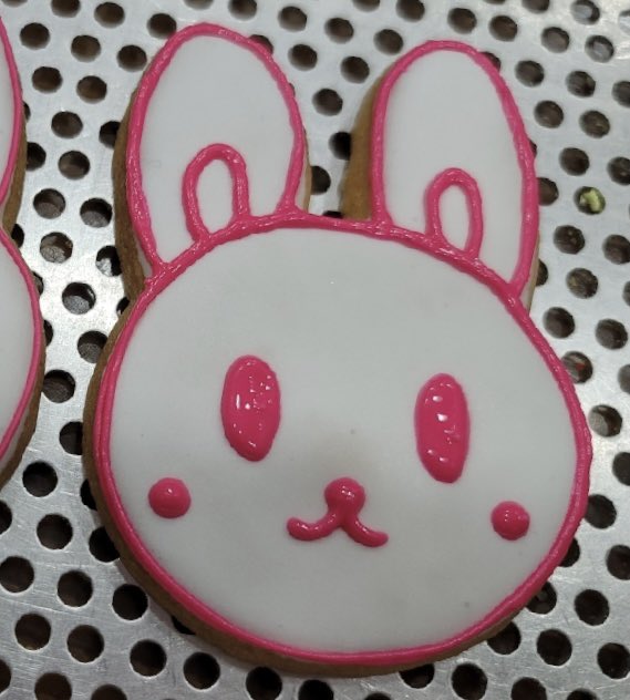 coffee__divine's tweet photo. 🐰투바투 수빈님 컵홀더🐰

12월1일~5일 진행되는 수빈님 생일 이벤트 스페셜 메뉴에 있는 토끼쿠키!! 
수빈님이 그리신 토끼를 최대한 표현해보려고 하였고 정말 귀엽게 나왔기 때문에 많이 방문해주시면 감사하겠습니다!!

수빈 컵홀더 투바투 모아 투모로바이투게더 생일 카페 https://t.co/hXFUf4Xrus