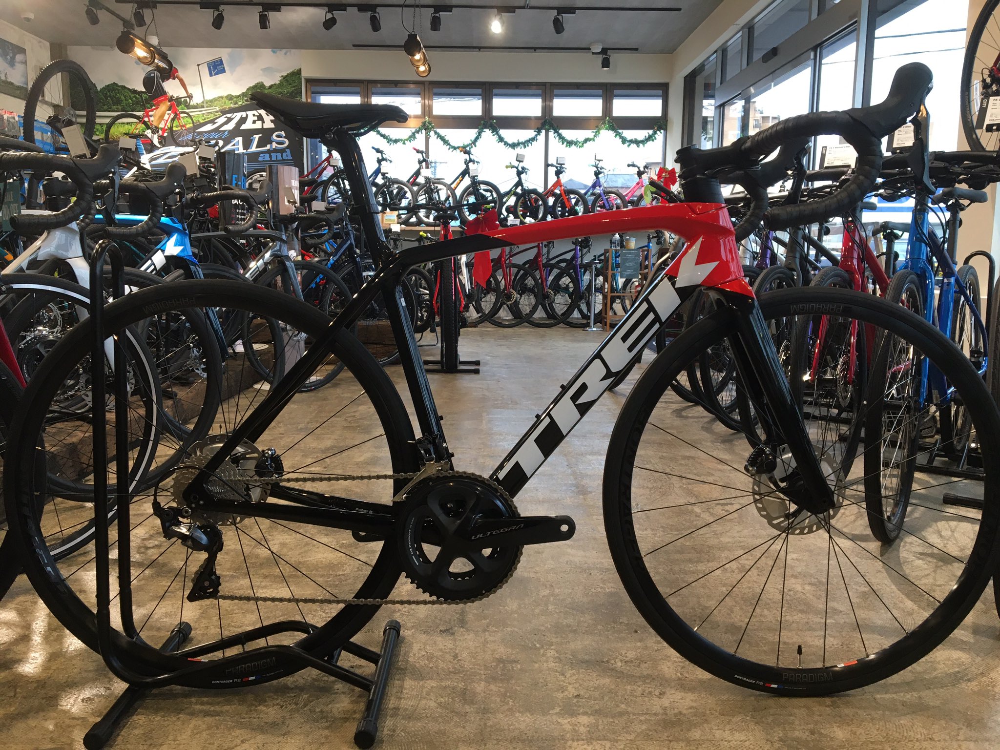 Bicycle Step Emonda Sl6 Discのブラック レッドカラーがようやく再入荷致しました 52と54サイズ 共に1台ずつとなります 次回入荷は来年の夏 ロードバイク初心者 ロードバイク Bicycle Step Trekbikes Emonda T Co Gjb3f6p4g7