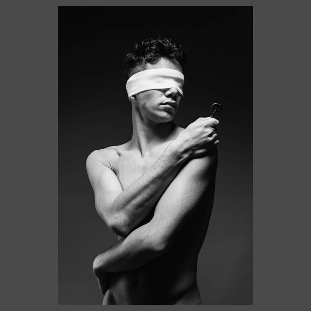 spannenburg_art's tweet photo. Blind love
~~~~~~~~~
project with Damian
~~~~~~~~~
#blindlove #keytoyourheart #love #growingup #findingyourway #boyswillbeboys #arjanspannenburg #fineartphotography https://t.co/SDNnfGUKC2 https://t.co/2jHTUztHr8