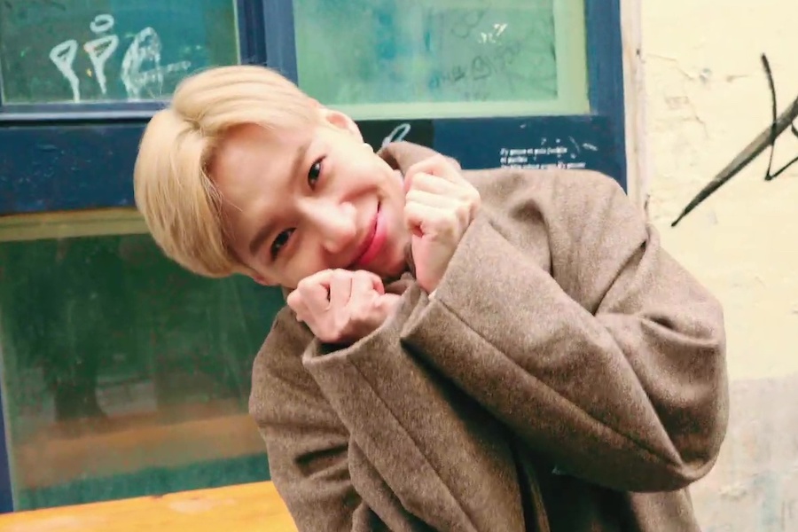 soompi's tweet photo. WATCH: #SHINee's #Taemin Smiles Brightly In "Think Of You" MV 
https://t.co/NFNPgD1Czf https://t.co/sfsha6XLWT