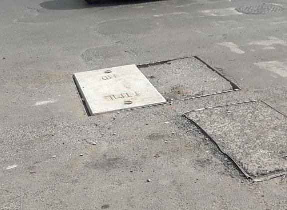 PotholeWarriors's tweet photo. @Deepakthakur_1 @AlertCitizen5 @mybmcWardPS @mybmc @ACI_Mumbai @PotholeTeam @ataulkhan09 @MaladWelfare @middaygujarati @RoadsOfBombay Good work @AlertCitizen5 for getting this broken chamber lid replaced...
Now safe for motorists ..
#PotholeWarriors
#ReportPotholes #SaveLifes
#DriveSmoothly https://t.co/FVznrVBzTt