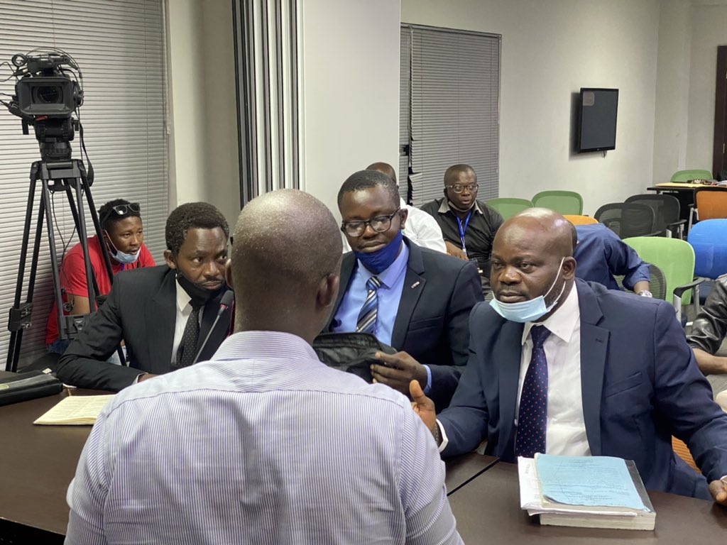 10:36 The police legal team are speaking to a  @Reuters journalist. Weirdly, they wouldn’t speak to a Nigerian journalist. Listening to them planning their defense around technicalities of how the petitioner knew the people who arrested them were SARS.