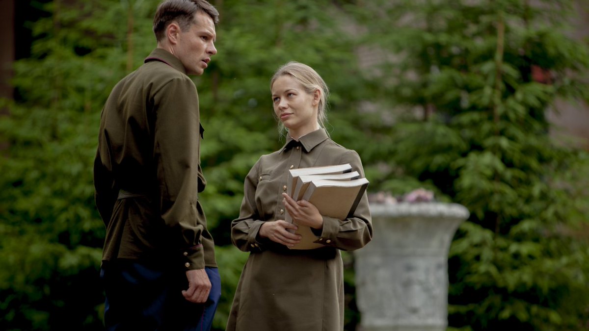 Разведчицы зоя величко. Разведчицы сериал-голая. Разведчицы зоя величко. Обложка для двд разведчицы 2013. Разведчицы сериал величко и петров.