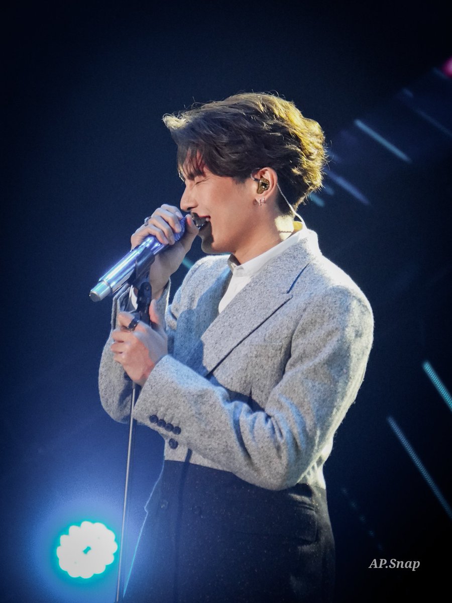ApSnap10X's tweet photo. [201120]​ 🎤✨👏👏
#MSSxNANNA 
#mewlions 
#MewSuppasit https://t.co/Bn9Dk1BOUB