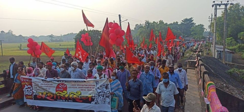 CPIM_WESTBENGAL's tweet photo. - #NoToFarmBills 
- Stop loot of national asset 
- Provide 7.5K/month to non IT payer
- #BhasanNahiRation
- Scrap anti worker labor laws  
- Expand MNREGA
- Pension to all 
Public rally at Sabang in support of upcoming #26NovGeneralStrike . Comrade @Sujan_Speak was present. https://t.co/dbIpiDMrZ4