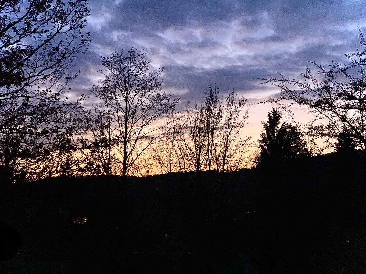 LernChance's tweet photo. Jammern oder Machen?
Meine tiefere Auslastung, durch ausgefallene Aufträge, nutze ich um was dazu zu #lernen. Gestern bei @borisbaldinger & @Ifolor was über Bildbearbeitung auf dem #Smartphone erlebt. Danke dafür. #LernChance https://t.co/dMw4XzBH3h