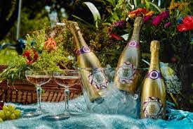 its time for some champagne darling💅 or MCC to be politically correct <a href="/houseofbng/">The House of BNG</a>  is a méthode cap classique brand founded by @bonang_m   who dubbed the brand her "love letter to Africa". A toast to black excellence!
zcu.io/oxdX 
#kalekomm
#buyblack