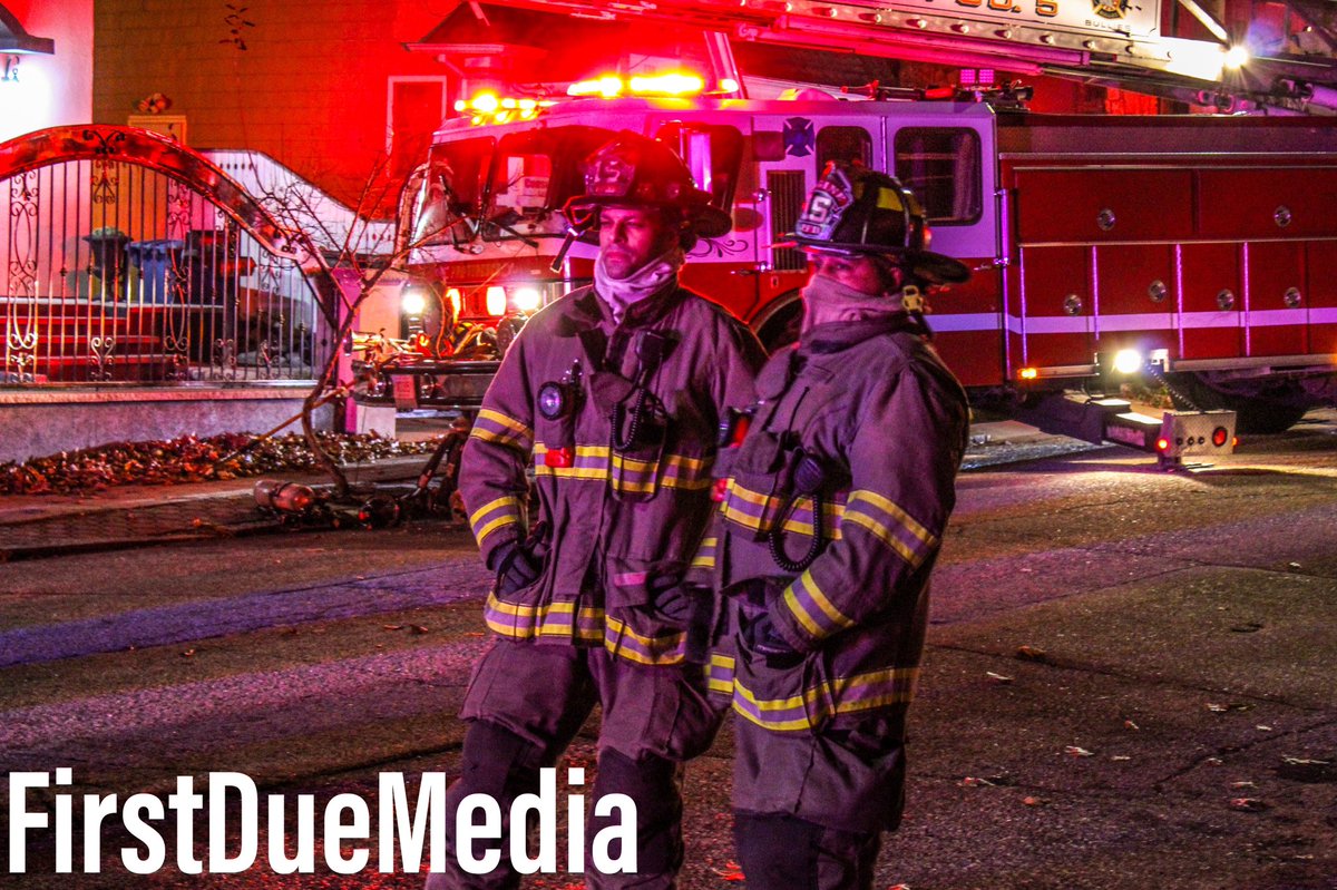 FirstDueMedia1's tweet image. 11/20/2020

Providence Firefighters battled a house fire on California Ave. Engine 13 arrived to heavy fire on the second. Companies got to work and the fire was brought under control within an hour of dispatch.