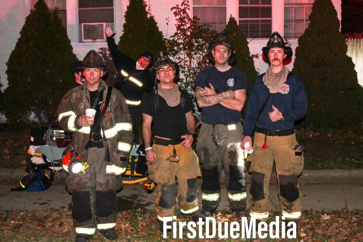 FirstDueMedia1's tweet image. 11/20/2020

Providence Firefighters battled a house fire on California Ave. Engine 13 arrived to heavy fire on the second. Companies got to work and the fire was brought under control within an hour of dispatch.