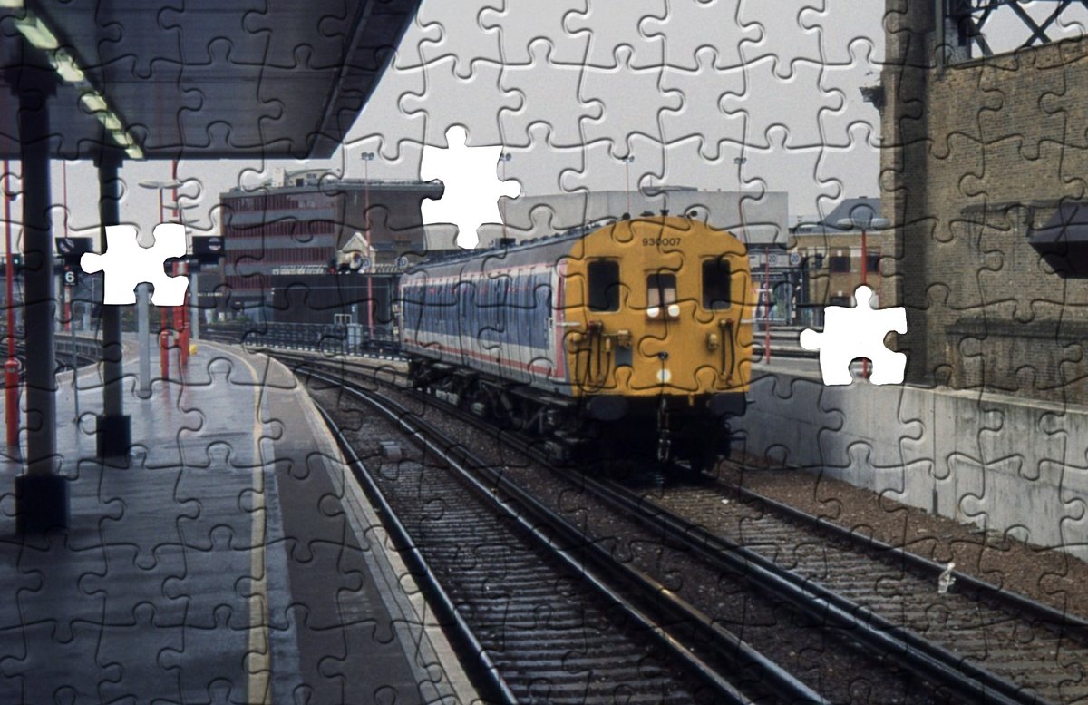 Se_Railway's tweet photo. ⚡ #ForgottenFriday

Can you piece together the clues and work out this mystery location? 🧩

Taken in 1996, this station has a ~very~ different look now, as does the train livery! Question is, which was your favourite livery over the years? 🔴🔵⚪

📷 C. Price https://t.co/Pcm3hG5Y4E