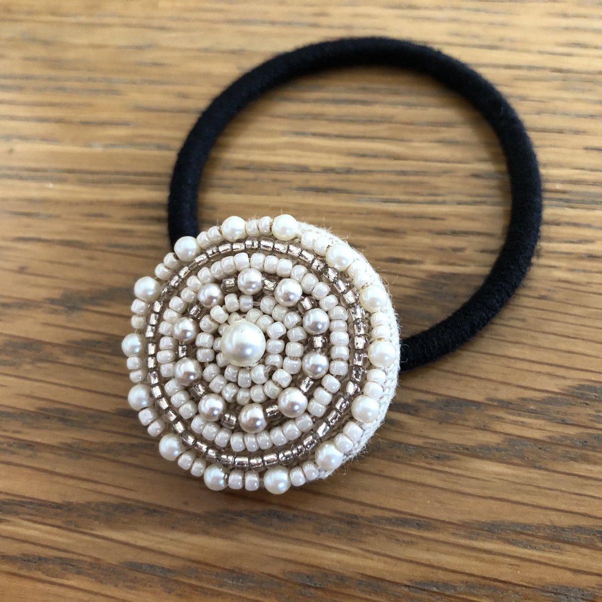 ミキ ビーズ刺繍 神業とは光栄ですっ 下絵の有無はデザインや人によりけりかなと思います 私は下絵からどんどんずれてしまうタイプなので あまり向いてませんでした 初心者さんには 写真の様に中心に丸いビーズをつけてその周りをぐるぐる囲んで ミキ ビーズ刺繍 神業とは光栄ですっ 下絵の有無はデザインや人によりけりかなと思います 私は下絵からどんどんずれてしまうタイプなので あまり向いてませんでした 初心者さんには 写真の様に中心に丸いビーズをつけてその周りをぐるぐる囲んで