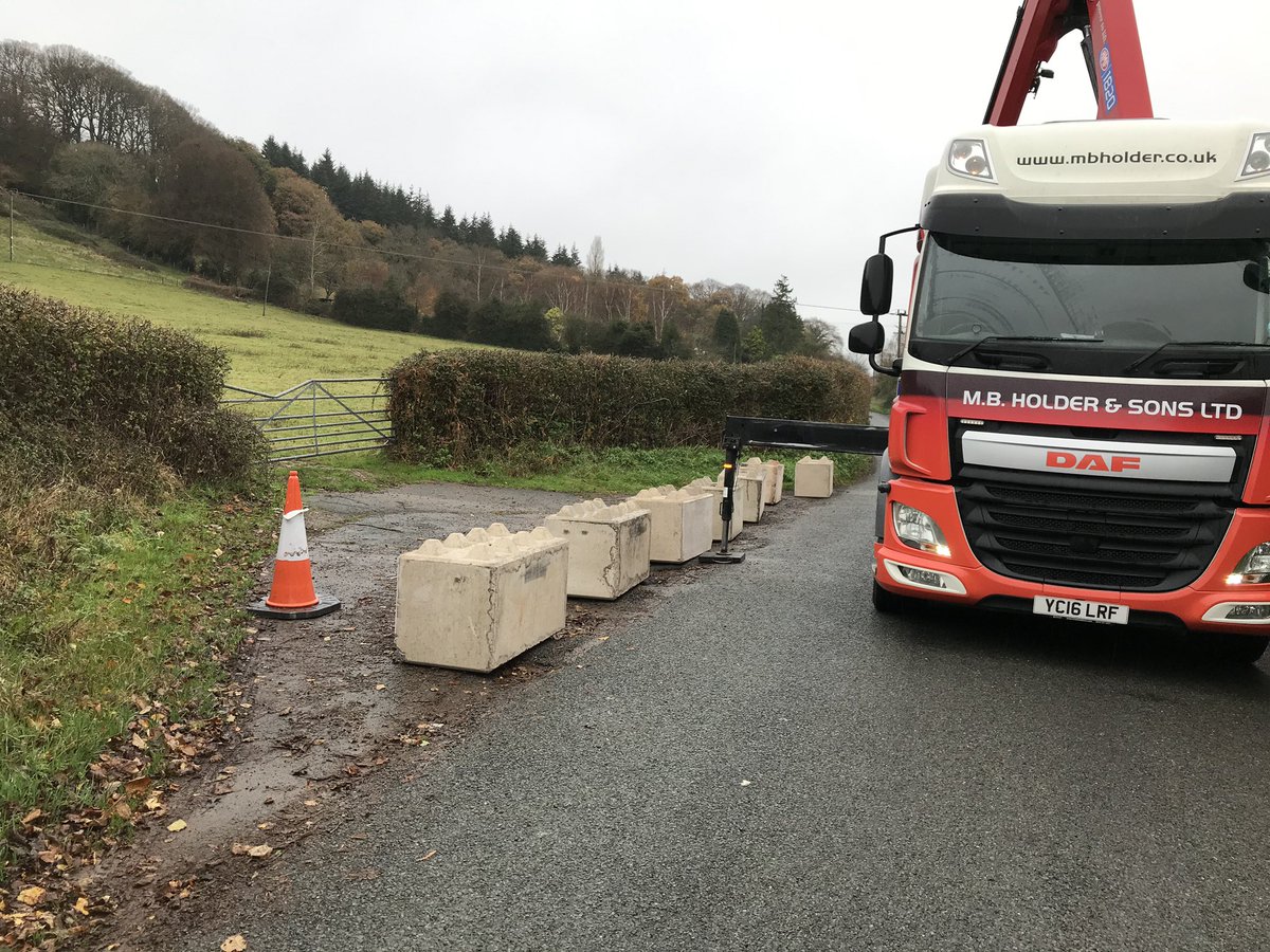 MBHolderSonsLt1's tweet photo. Concrete stackable blocks going on hire to a local farm this morning. Contact us for a quote #blockoff #holdershiab https://t.co/uZAwbj1I7T