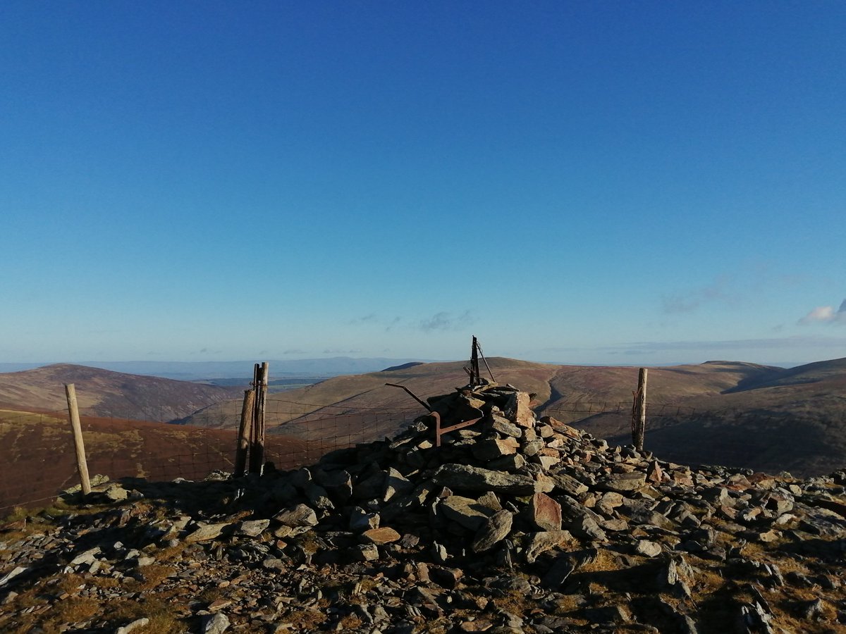 LinnettHill's tweet photo. Another NEW #Wainwright for us yesterday - #GreatCalva at the back of #Skiddaw
Boggy in parts especially on the descent but what a beautiful quiet walk. Found the most amazing lunch spot in one of the wind shelters. What a view!
#Keswick #Thelakedistrict #Lockdown2 https://t.co/okdMmd98iY