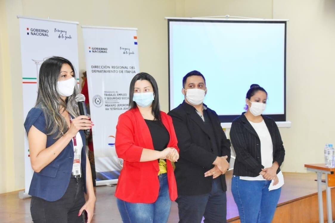 SchmalkoYoni's tweet photo. Jóvenes emprendedores de la zona fueron capacitados por el CEE y el MTESS para la "Gran Feria de Emprendedores del Sur" a realizarse próximamente, coordinado por la Sría Dptal de la Juventud. Nuestra administración apoya este tipo de eventos con miras a la reactivación económica https://t.co/HdW1gYvR5X