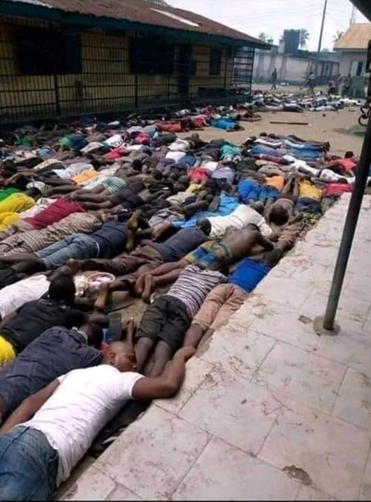 NnamdiFans's tweet photo. Hundreds were massacred in Obigbo Rivers State during the #EndSARS protest by the @HQNigerianArmy at the order of @GovWike. You cannot do justice to #LekkiMassacre without talking about #Obigbomassacre, its highly unfair! @CNN @UN @AmnestyNigeria @Amaka_Ekwo @MaziNnamdiKanu @VP https://t.co/oufQNlb6uy