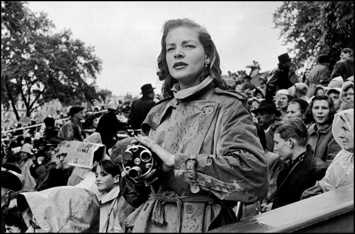 Utilitarian, glamorous, enigmatic, and more — we explore depictions of the versatile trench coat in Magnum images: bit.ly/38Wlglr

© Robert Capa © ICP / Magnum Photos